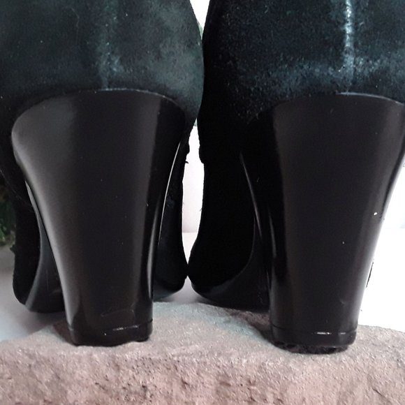 CLARK'S NWOT Bendables Black Suede Zip Booties Boots Size 8 - Picture 4 of 5